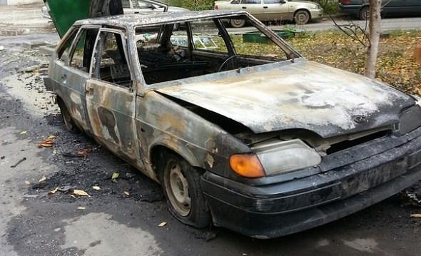 В столкновении двух легковушек загорелся автомобиль ВАЗ в Чечне